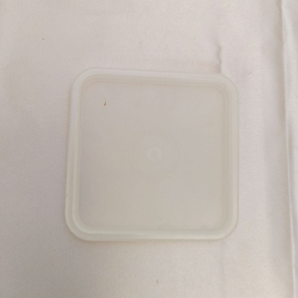Tupperware block cheese/cracker storage container - Picture 3 of 5